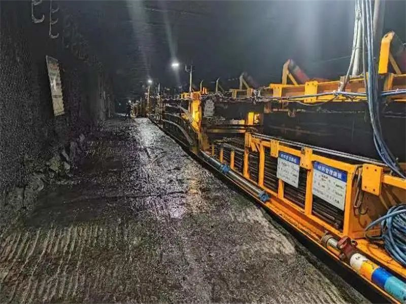 181684370024726638.jpg 中能袁大灘煤礦智能快掘試生產(chǎn)單日進(jìn)尺突破20米.jpg