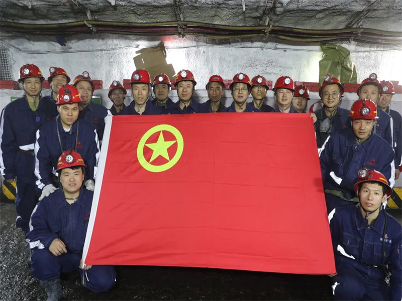 191684454421913972.jpg 涌鑫安山煤礦綜采隊:不忘初心跟黨走 奮楫揚帆建新功.jpg