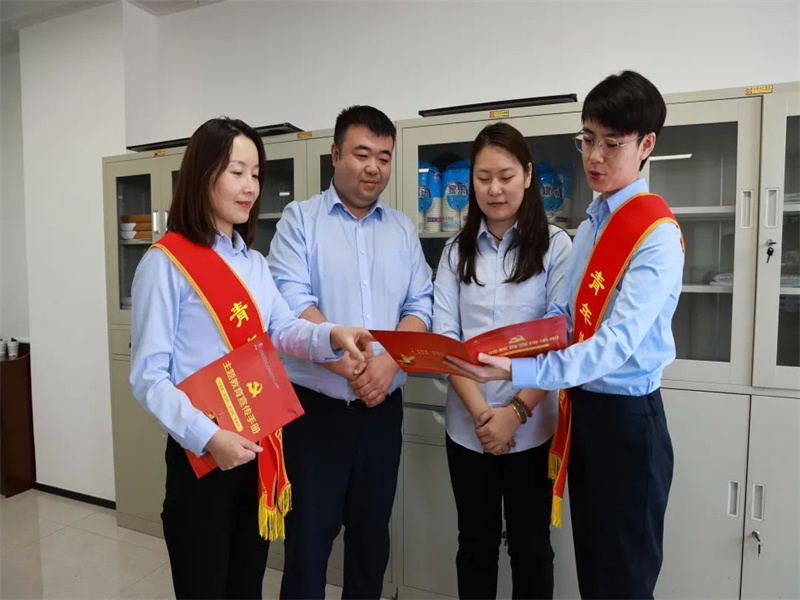 191684454964517427.jpg 陽(yáng)木生態(tài)公司:“青陽(yáng)”青年志愿者服務(wù)隊(duì) 推動(dòng)主題教育走深走實(shí)(2).jpg