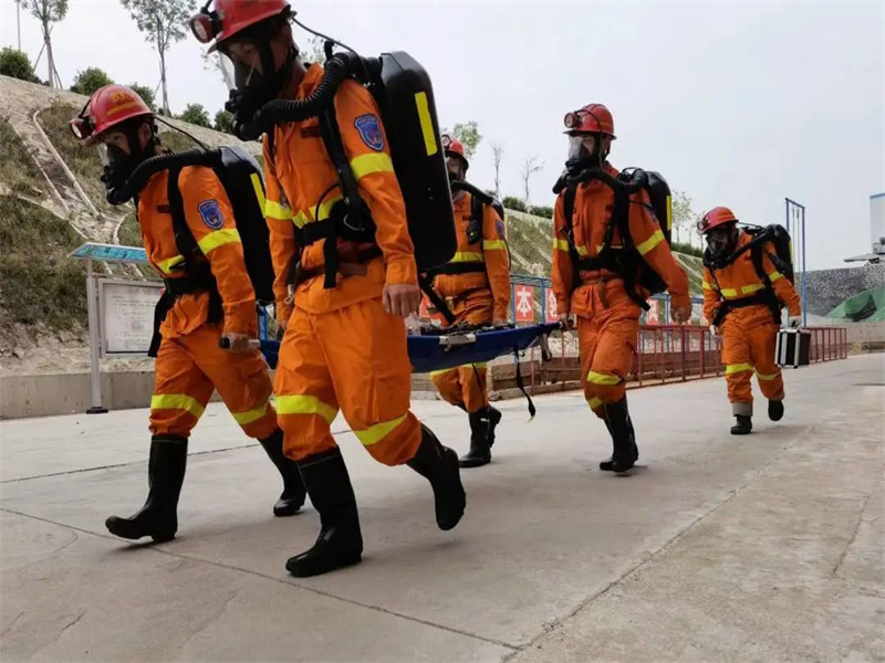 221684715471737908.jpg 涌鑫公司:救護(hù)中隊(duì)開(kāi)啟“激戰(zhàn)”競(jìng)賽模式.jpg