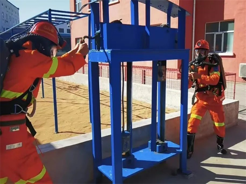 221684715486530252.jpg 涌鑫公司:救護(hù)中隊(duì)開(kāi)啟“激戰(zhàn)”競(jìng)賽模式(2).jpg