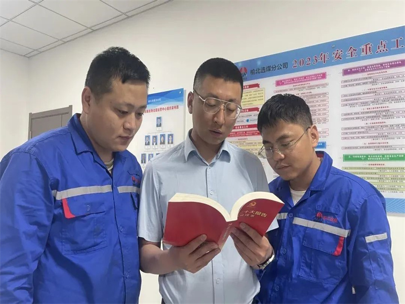 121686536314874184.jpg 陜煤集團(tuán)榆北選煤分公司:“主題教育”到身邊 基層宣講“接地氣”.jpg