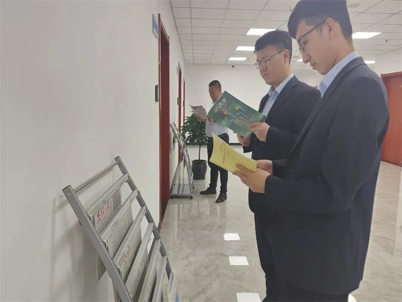 121686536364455452.jpg 陜煤集團(tuán)榆北選煤分公司:“主題教育”到身邊 基層宣講“接地氣”(2).jpg