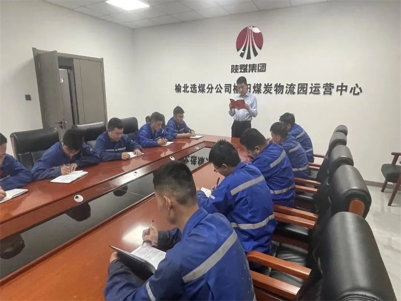 121686536380929224.jpg 陜煤集團(tuán)榆北選煤分公司:“主題教育”到身邊 基層宣講“接地氣”(3).jpg