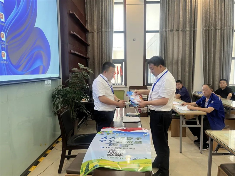 161686924714703320.jpg 公司所屬各單位舉辦安全生產(chǎn)宣傳咨詢?nèi)栈顒樱?).jpg