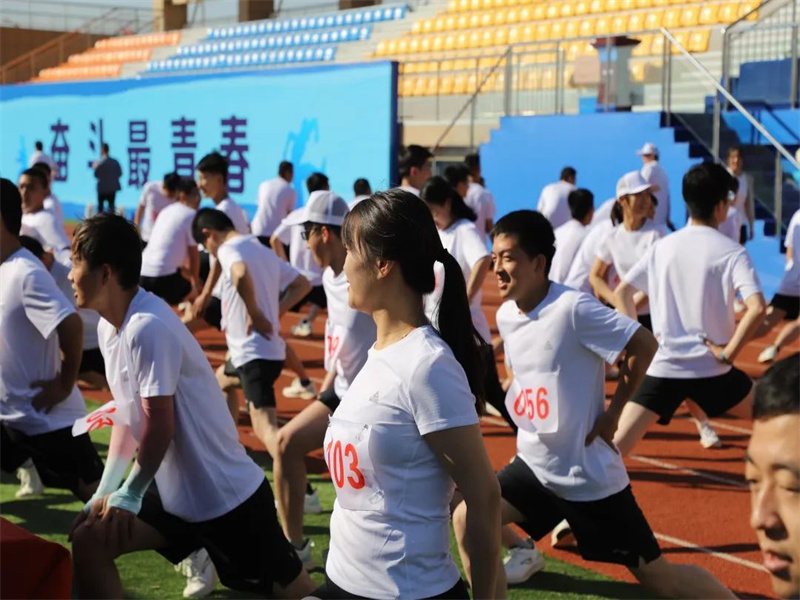 161686924968407295.jpg 選煤分公司舉辦“向未來(lái)·奔跑吧”職工田徑比賽(3).jpg