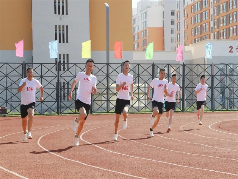 161686924983232128.jpg 選煤分公司舉辦“向未來(lái)·奔跑吧”職工田徑比賽(4).jpg