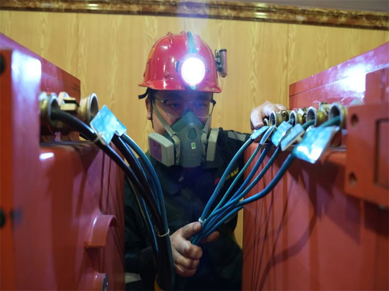 051688548325145627.jpg 年中成績單丨運維分公司:“上學(xué)期”交出優(yōu)異“成績單”.jpg