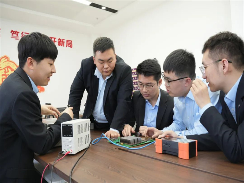 051688548340282693.jpg 年中成績單丨運維分公司:“上學(xué)期”交出優(yōu)異“成績單”(2).jpg