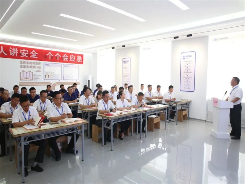 071688693388614616.jpg “兩優(yōu)一先”事跡丨中能公司市場銷售部黨支部:讓運銷紅閃耀礦區(qū)(3).jpg