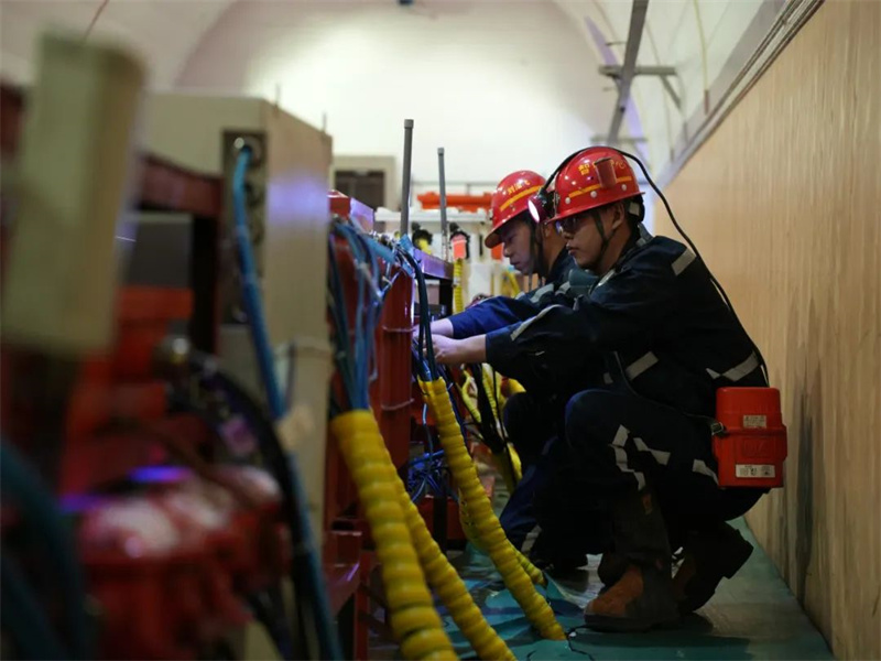 071688695081988486.jpg “兩優(yōu)一先”事跡丨運維分公司小保當(dāng)智維中心黨支部:筑堅強堡壘 促企業(yè)發(fā)展(3).jpg