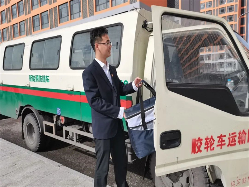 071688695092821051.jpg “兩優(yōu)一先”事跡丨運維分公司小保當(dāng)智維中心黨支部:筑堅強堡壘 促企業(yè)發(fā)展(4).jpg