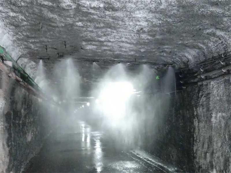 071688695649741789.jpg 智慧榆北丨涌鑫公司:智能降塵噴霧讓井巷“塵”埃落定.jpg