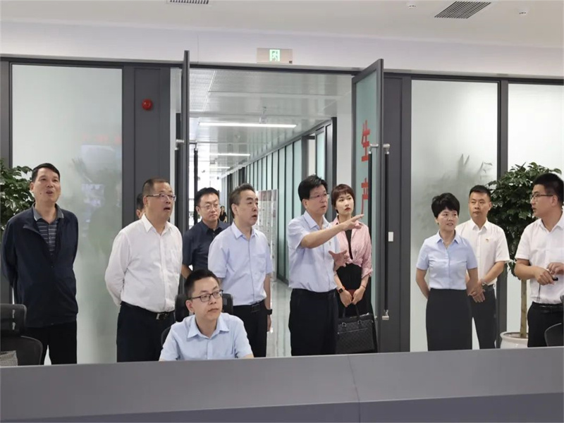 151689409827629958.jpg 陜煤集團(tuán)審計(jì)部黨支部與公司機(jī)關(guān)經(jīng)營黨支部開展聯(lián)合主題黨日活動.jpg