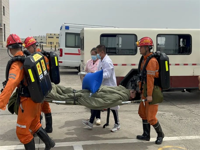 151689412563115543.jpg 中能袁大灘煤礦舉行2023年度水害事故應(yīng)急演練.jpg