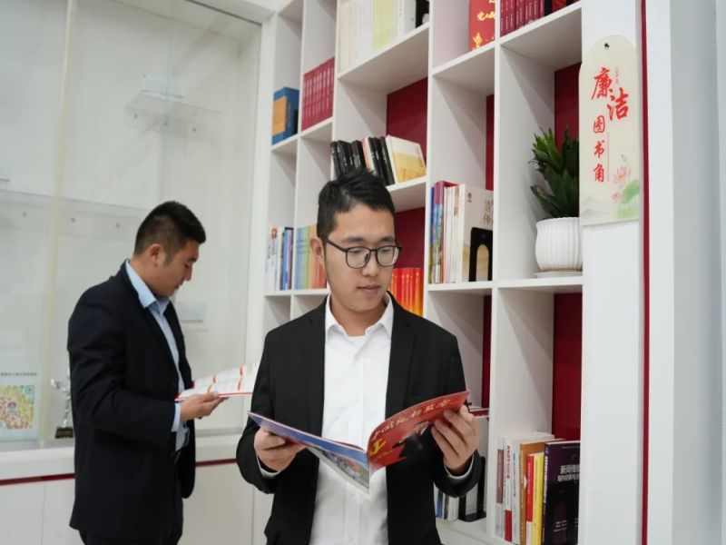 081712539678714793.jpg default (4).jpg